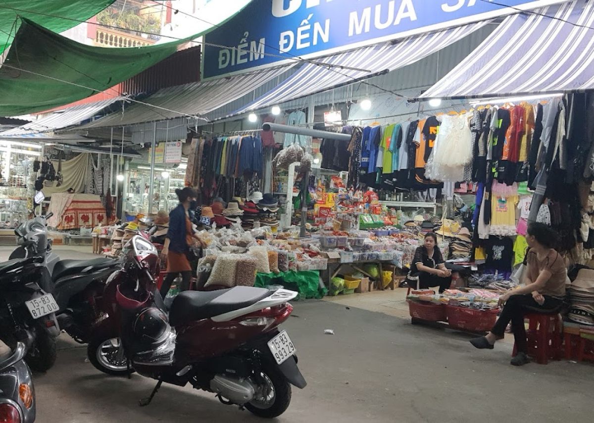 Chợ ga Hải Phòng Không gian trong chợ Ga Hải Phòng