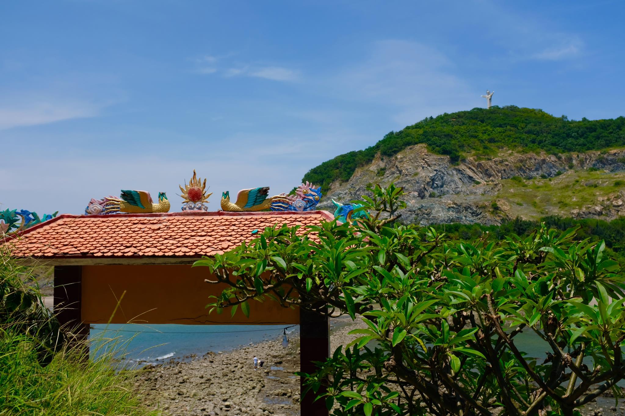 Kiến trúc miếu Hòn Bà