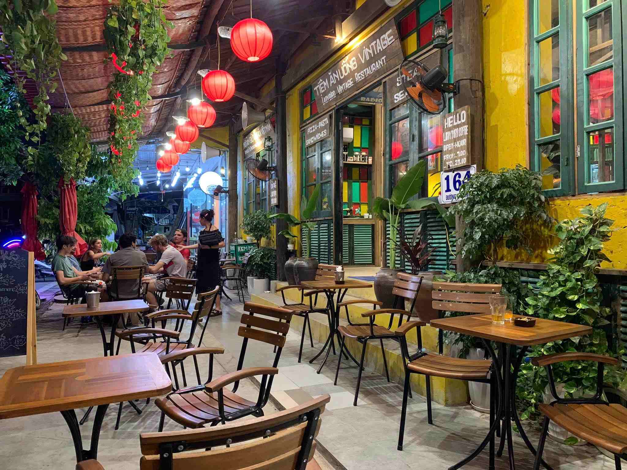 Ladybird Cafeteria Cát Bà 