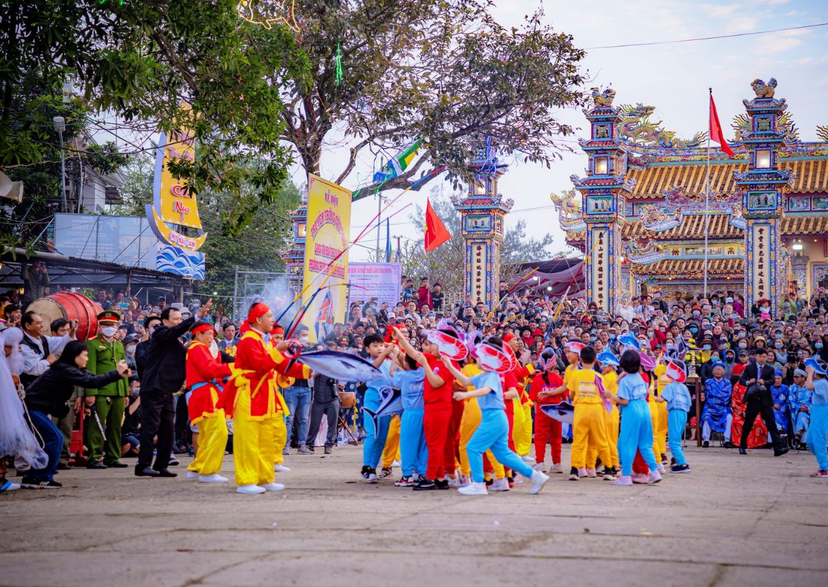 Lễ hội Huế Cầu Ngư