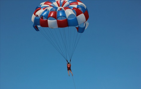 Parasailing in Da Nang: A beach thrill you can’t miss