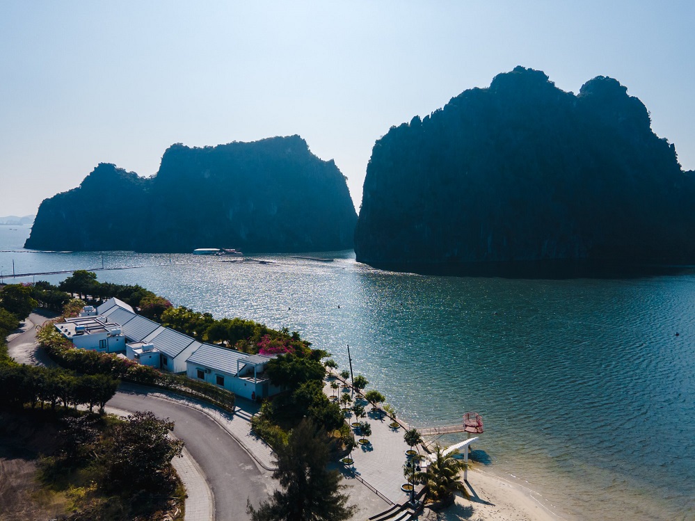 Cam Pha Quang Hong Beach in Cam Pha