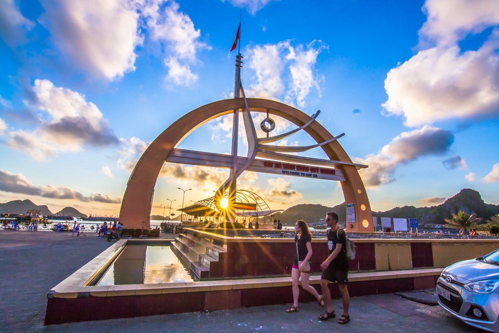 Quảng trường Cát Bà có gì chơi