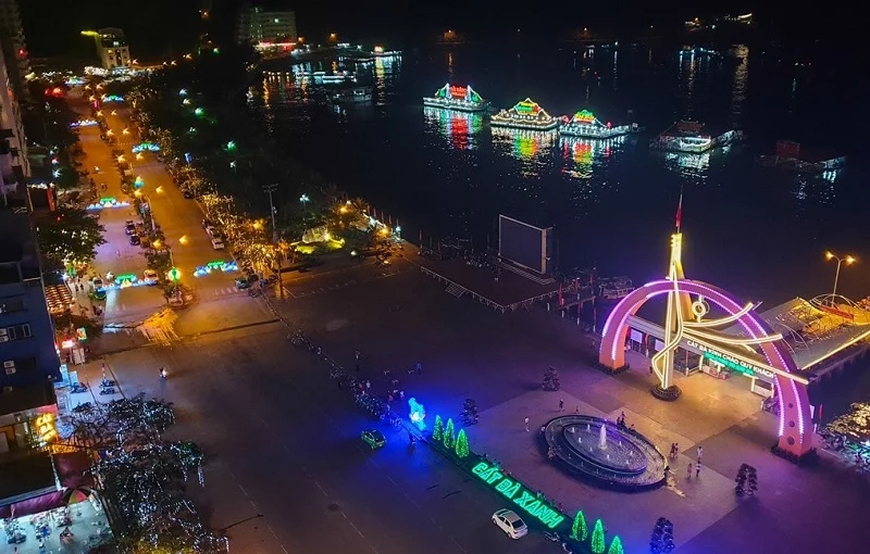 Thị trấn Cát Bà về đêm