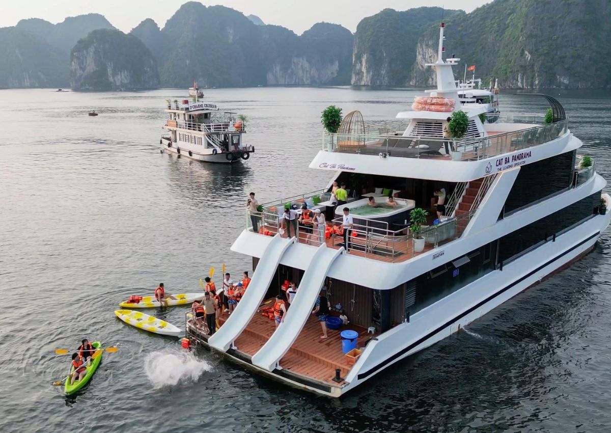 Tour tham quan vịnh khi đến Cát Bà