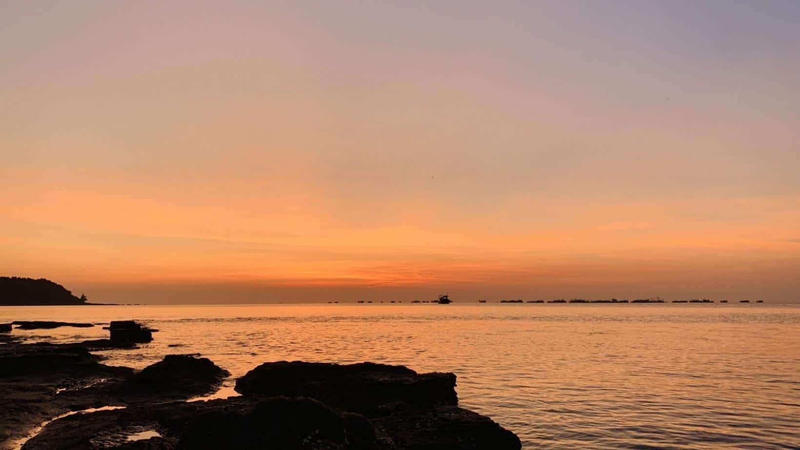 Vẻ đẹp biển Đá Đen Móng Cái