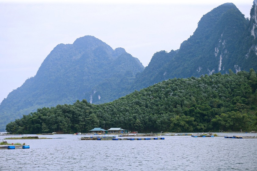 Community-based tourism around Hoa Binh Lake