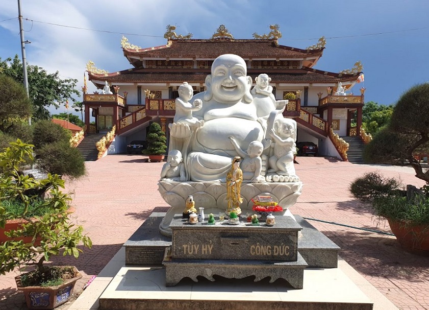 Dong Hoi attractions Dai Giac Pagoda in Dong Hoi