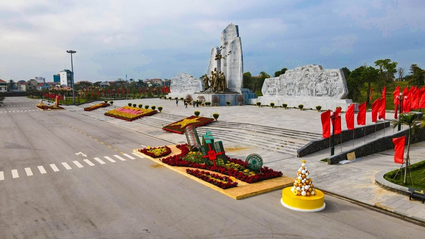 Dong Hoi attractions Ho Chi Minh Square stands out among various Dong Hoi tourist spots