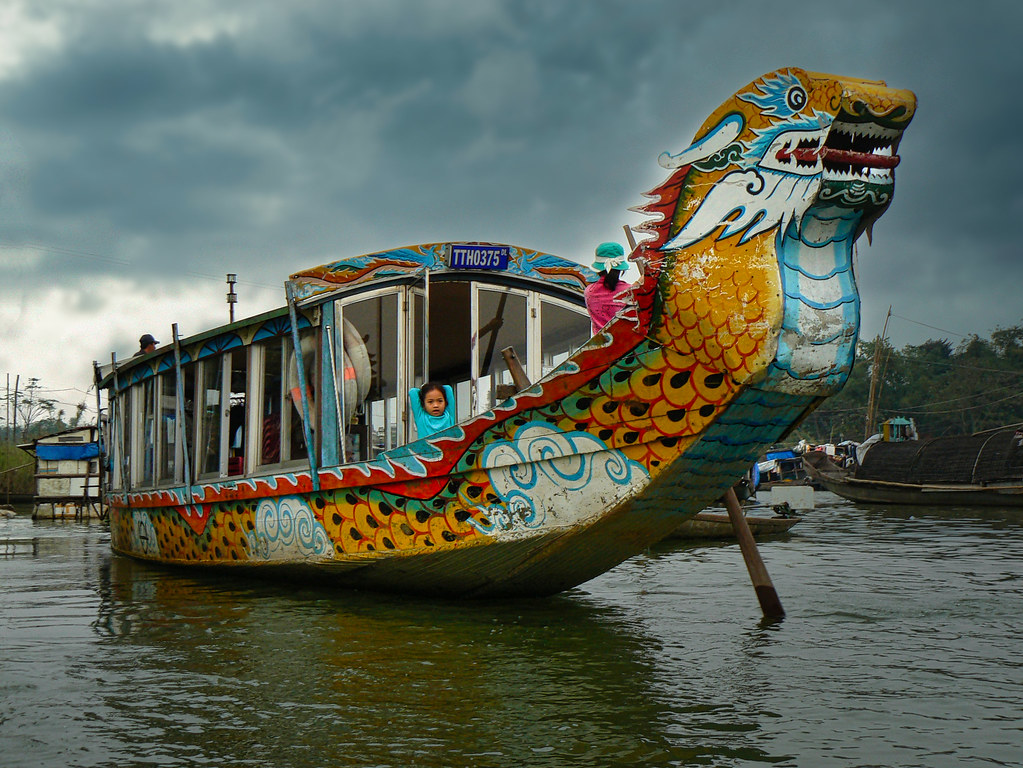 Hue dragon boat