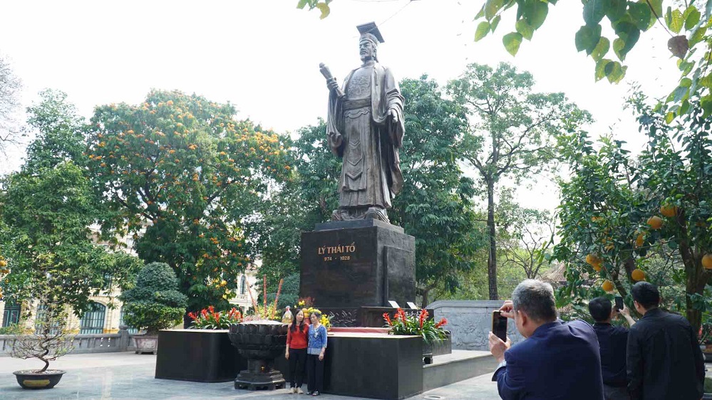 Ly Thai To Flower Garden in Hanoi