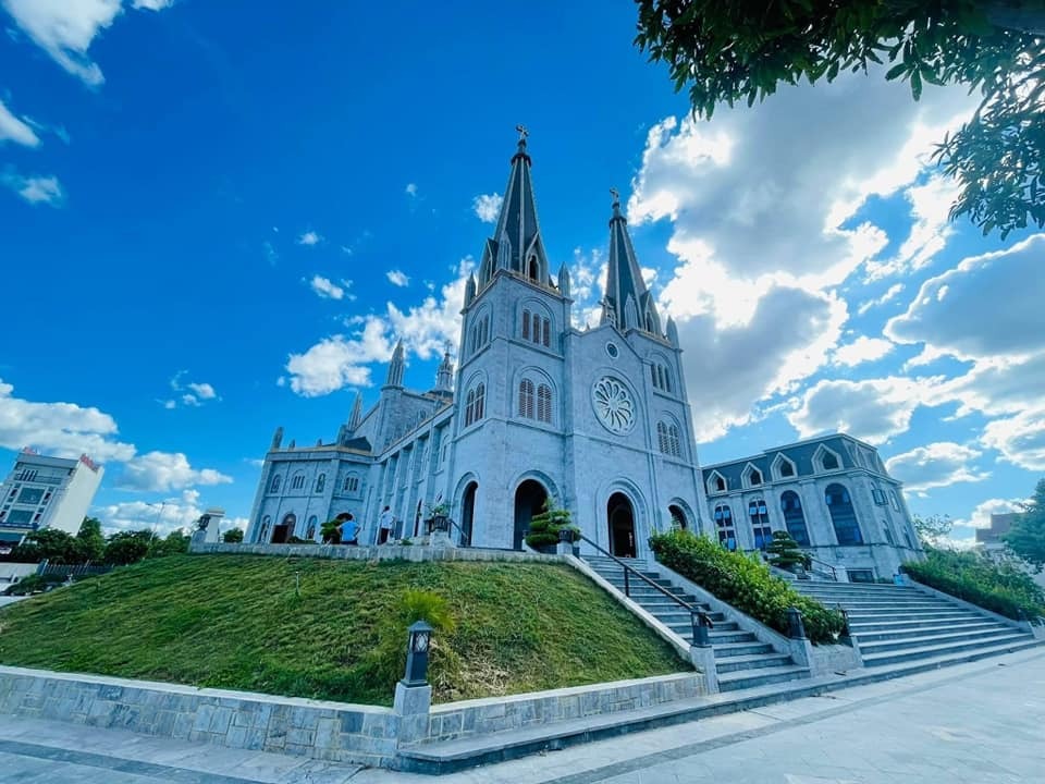 Dong Hoi attractions Tam Toa Cathedral tops the list of historical Dong Hoi attractions