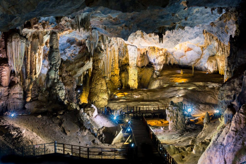 Tien Son Cave in Quang Binh