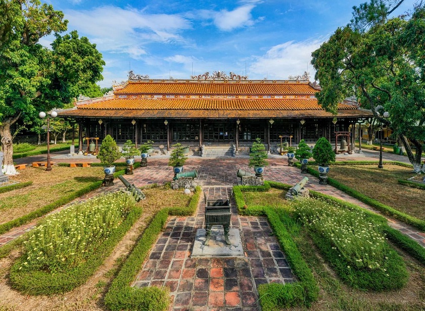 Hue weather in November Travel back in time by visiting museums in Hue
