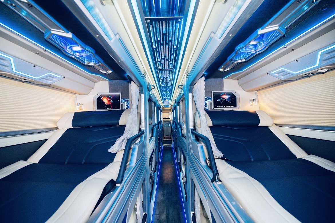 Vietnam vs Thailand Vietnamese sleeper bus