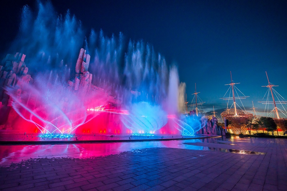 Vietnam vs Thailand VinWonders Nam Hoi An attracts