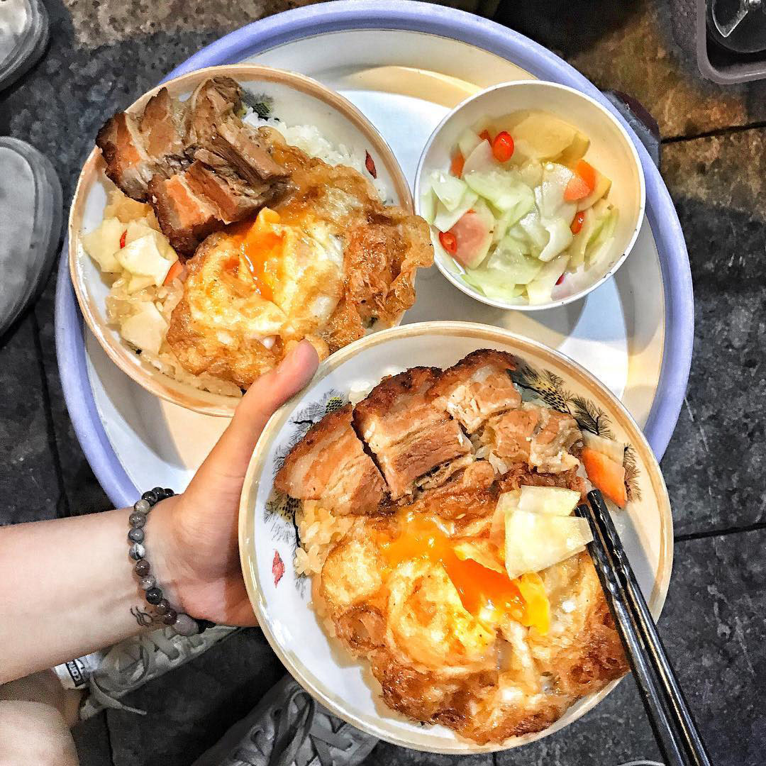 Breakfast in Vietnam Xoi is known as one of the most common Vietnamese breakfast foods