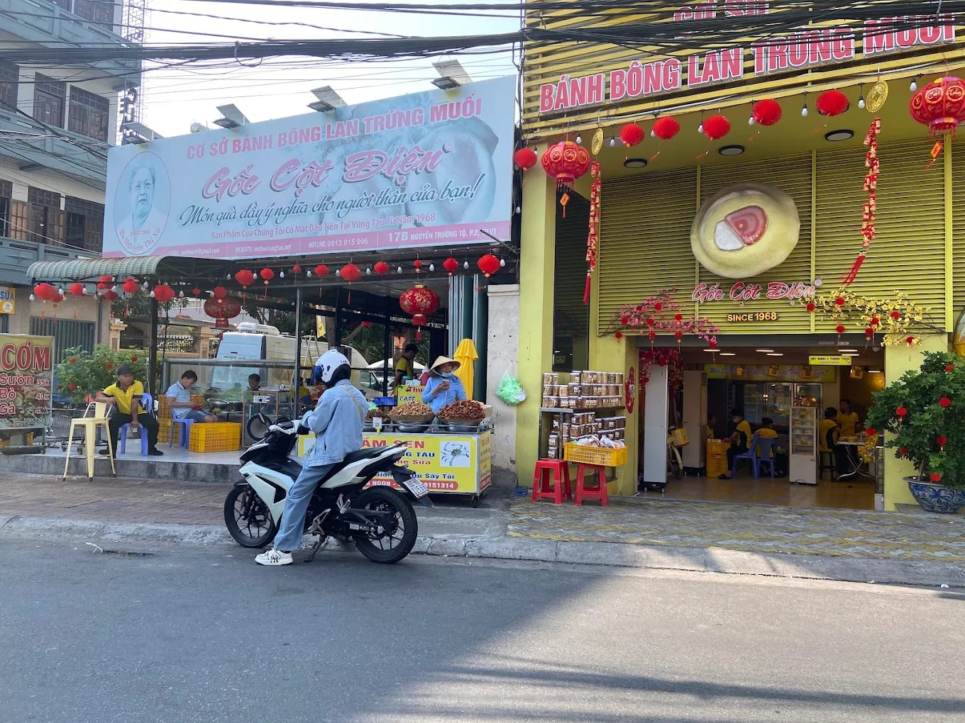 Bánh bông lan trứng muối Gốc Cột Điện Vũng Tàu