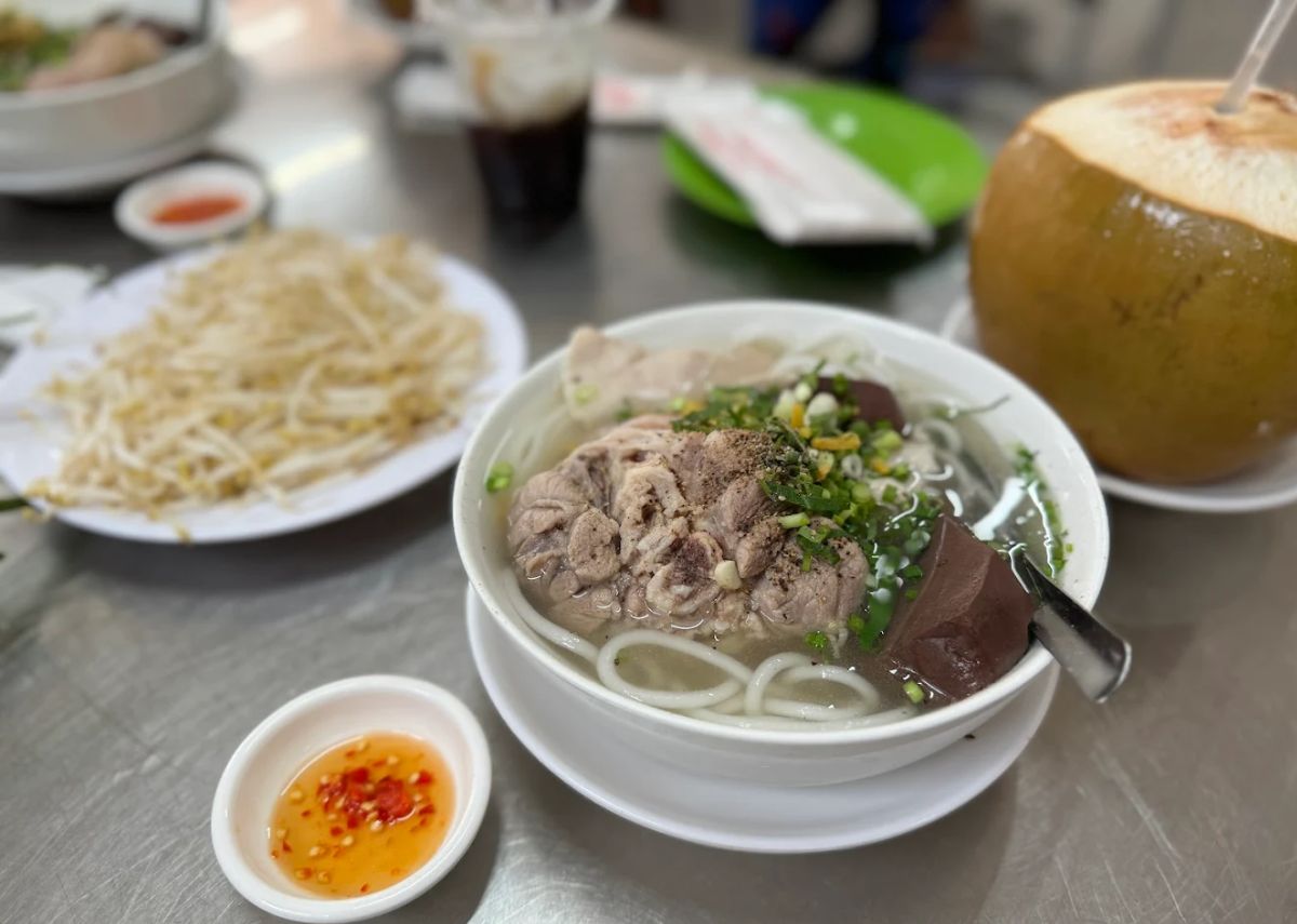 Bánh canh Năm Dung III Tây Ninh