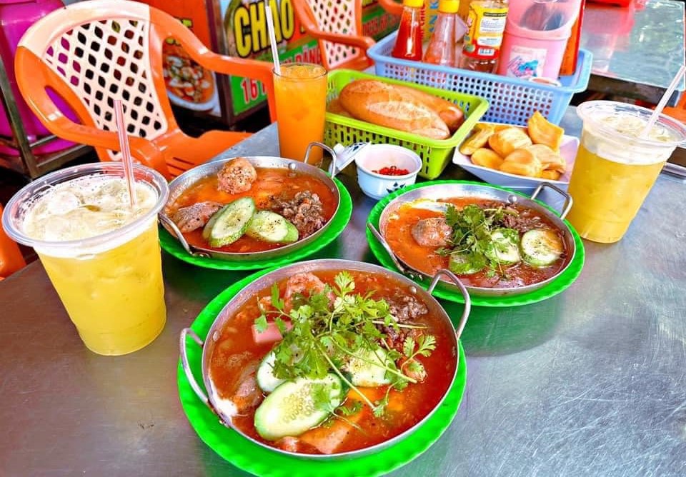 Bánh mì xíu mại ở Vũng Tàu ngon quán Loan Kim