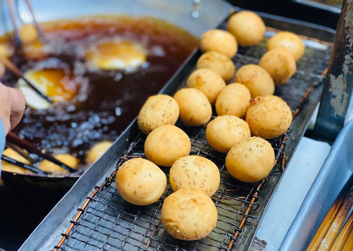 Bánh tiêu Vũng Tàu vàng ươm