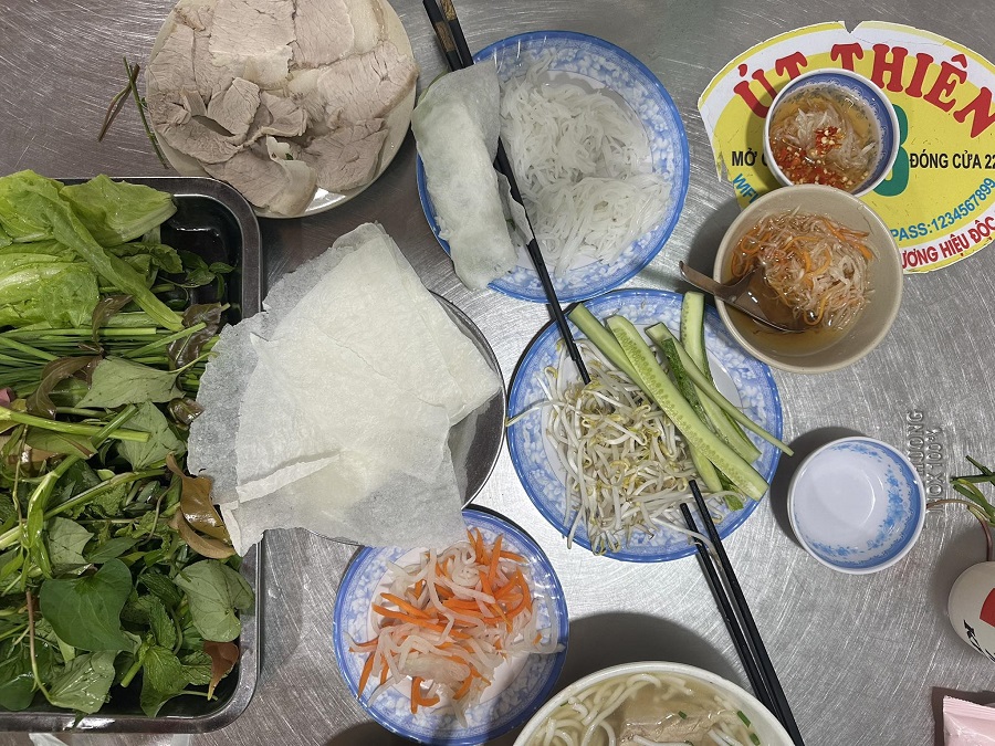 Bánh tráng phơi sương Út Thiên