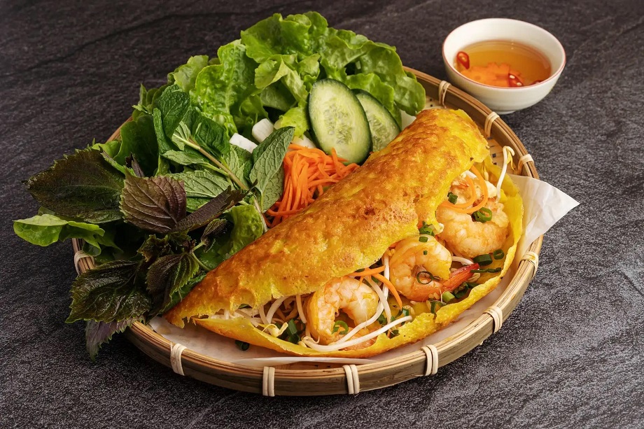banh xeo in Saigon at Tung’s Restaurant