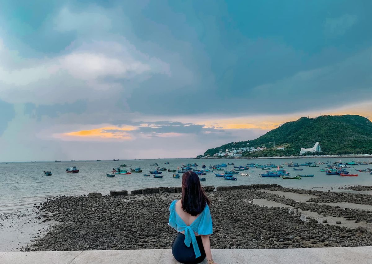 Chụp ảnh ở Bãi Trước thành phố Vũng Tàu