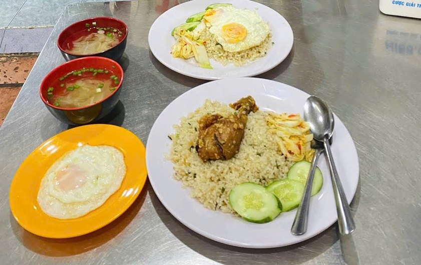 Cơm gà xối mỡ Anh Vy Vũng Tàu