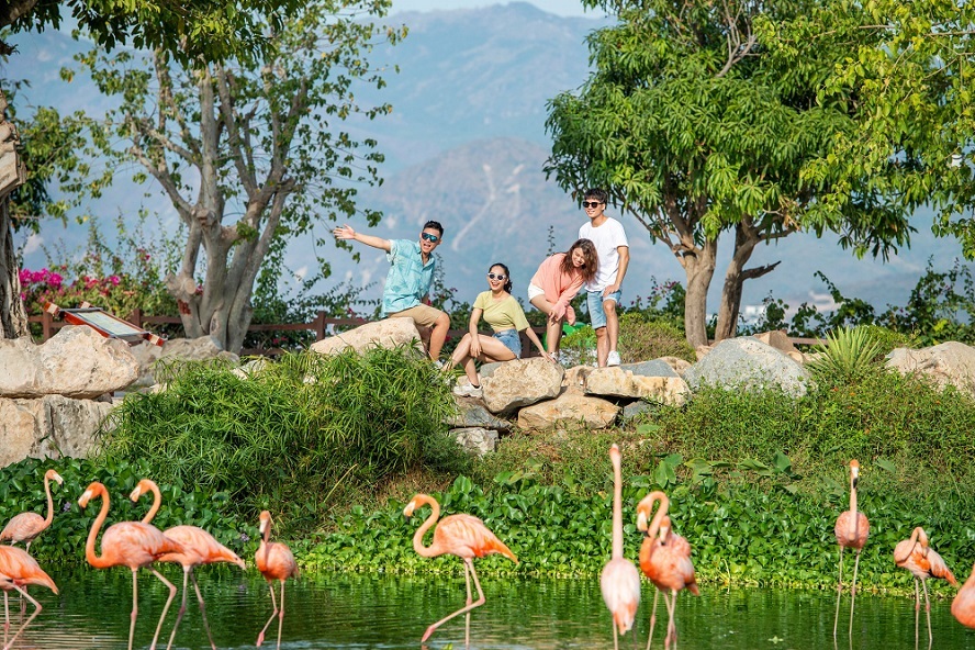 Breakfast in Da Lat exciting attractions at VinWonders Nha Trang