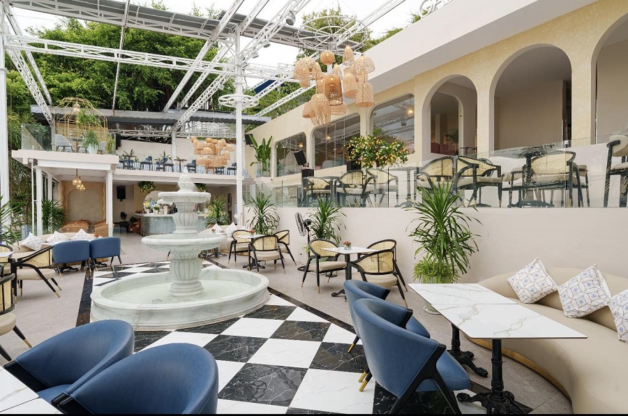 Gazebo Beach Front Lounge & Cafe