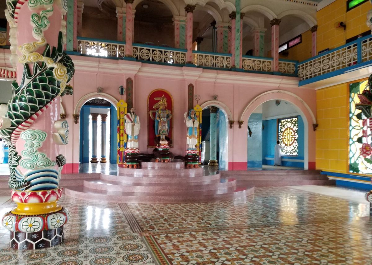 Kiến trúc bên trong Tòa Thánh Tây Ninh