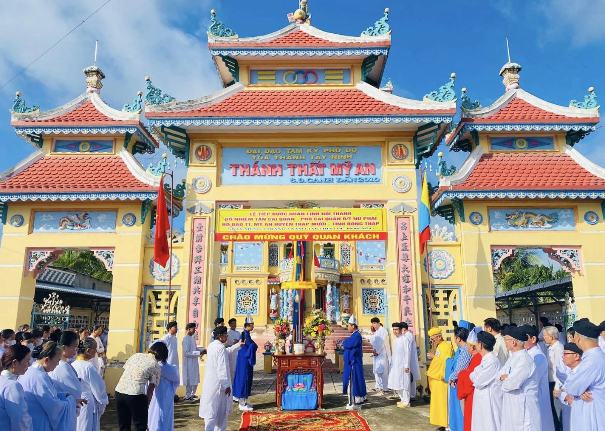 Kiến trúc cổng Tòa Thánh