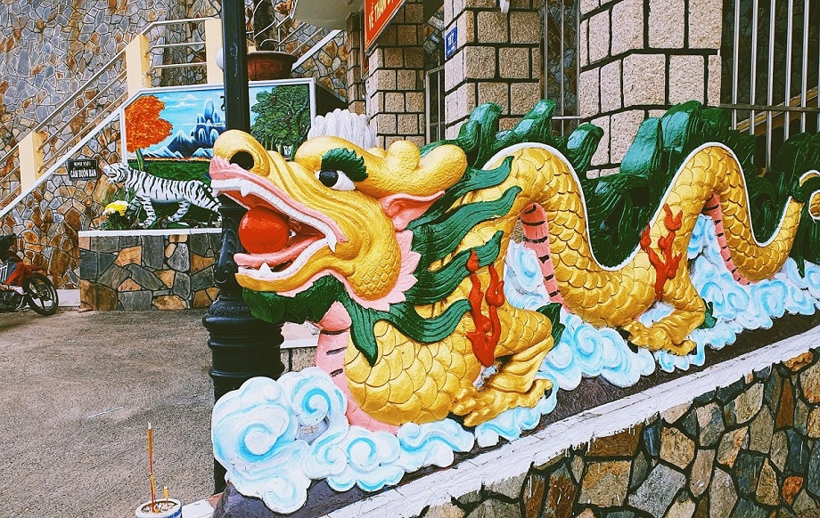 Dinh Cô Lối lên đền Dinh Cô Long Hải