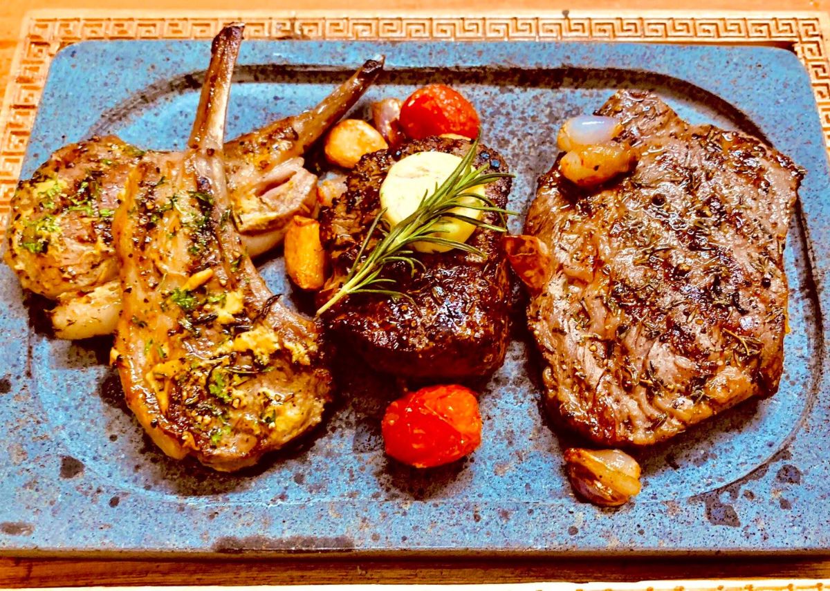 Nhà hàng Red Sky Steakhouse