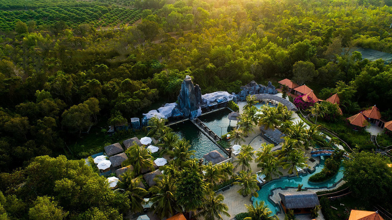 Suối nước nóng Bình Châu