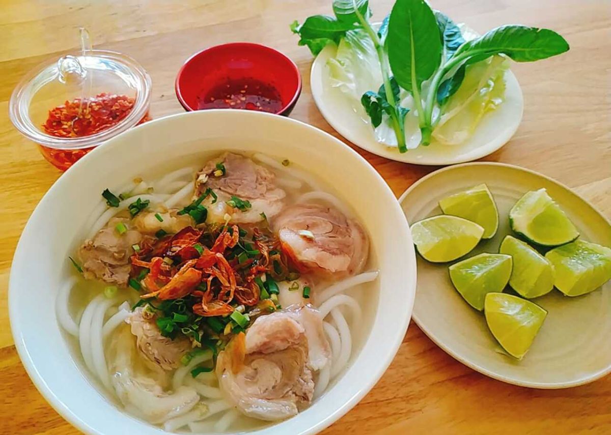 Tô bánh canh sau khi hoàn thành