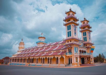 Kinh nghiệm đi Tòa Thánh Tây Ninh – Thánh địa của đạo Cao Đài