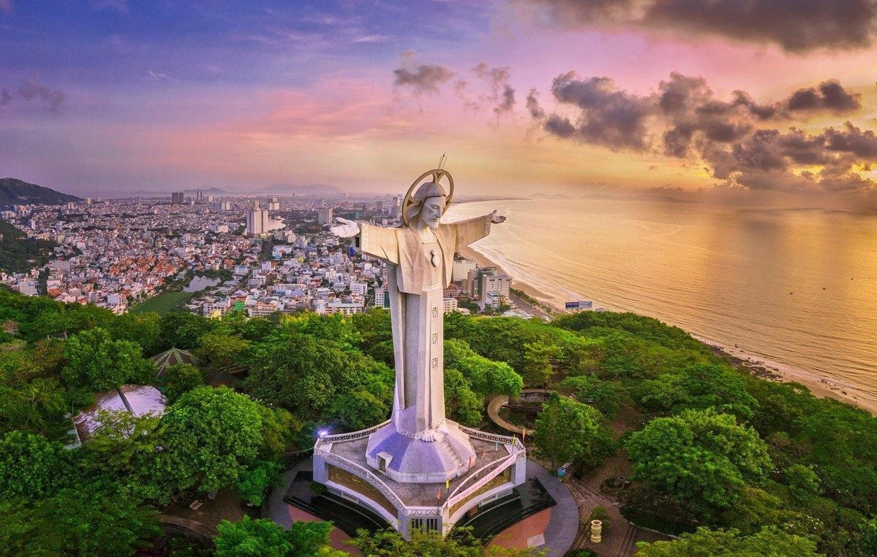 Tượng Chúa Kitô Vua trên núi Nhỏ