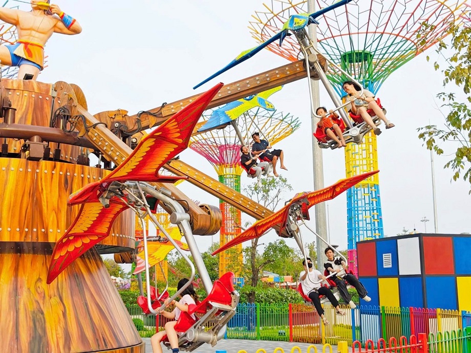 Dinh Cô Vui chơi công viên Grand Park