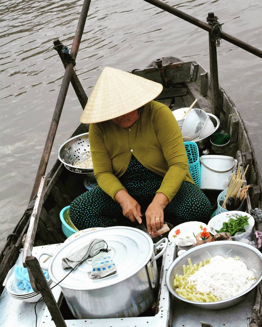 Phong Dien Floating Market Enjoy a tasty breakfast right on the boat at Phong Dien Market