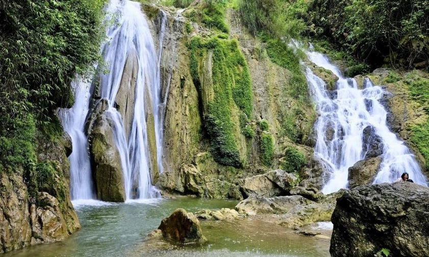 Go Lao Waterfall in Mai Chau