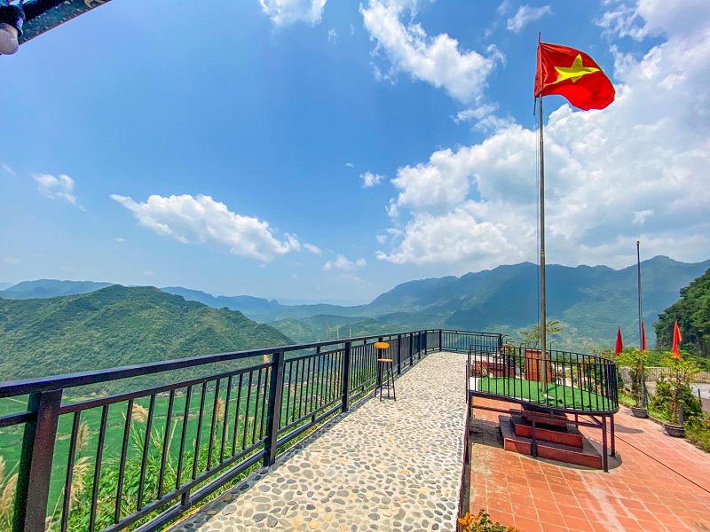 Thung Khe Pass Mai Chau Flagpole