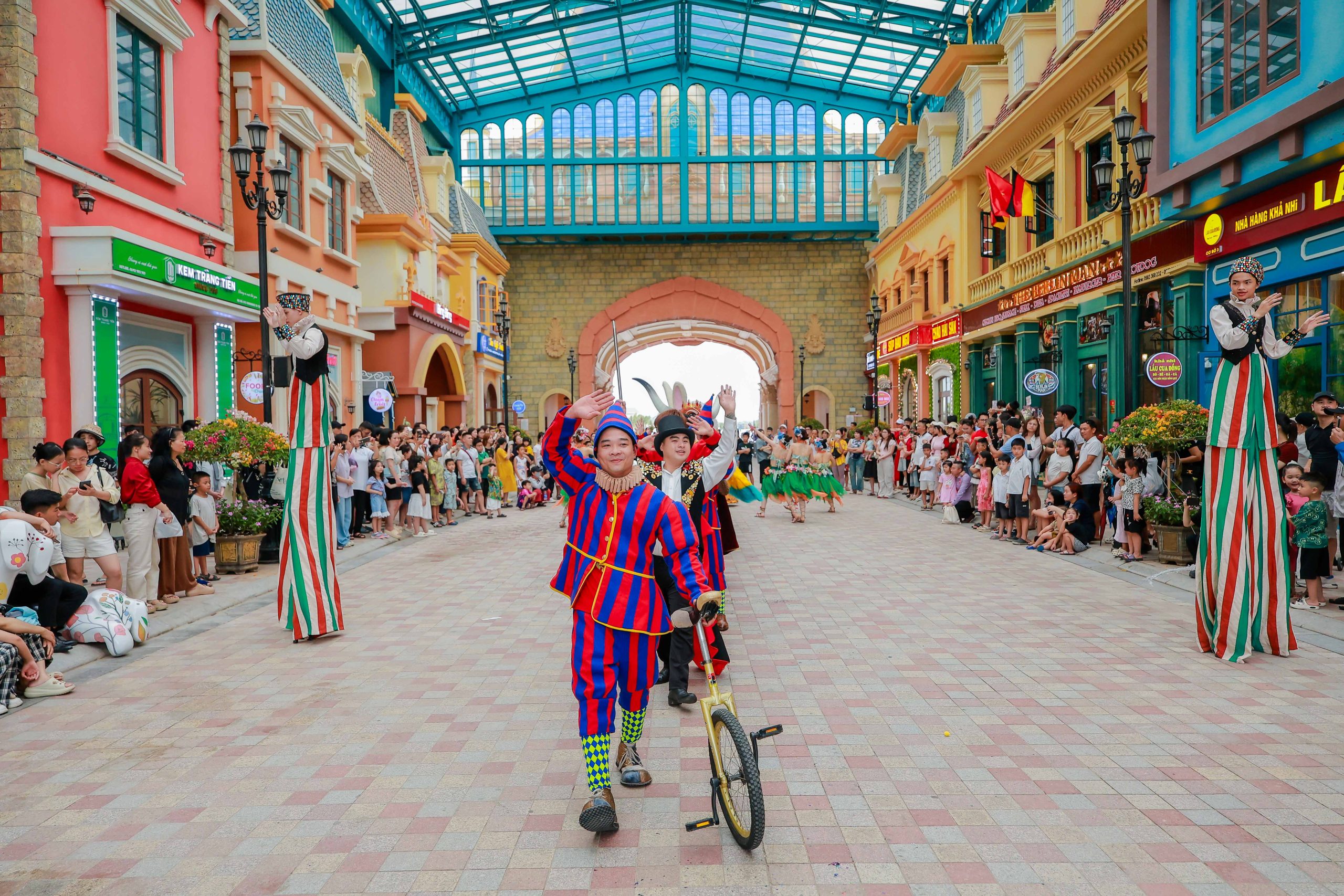 VinWonders Vu Yen Dai lo hoang gia