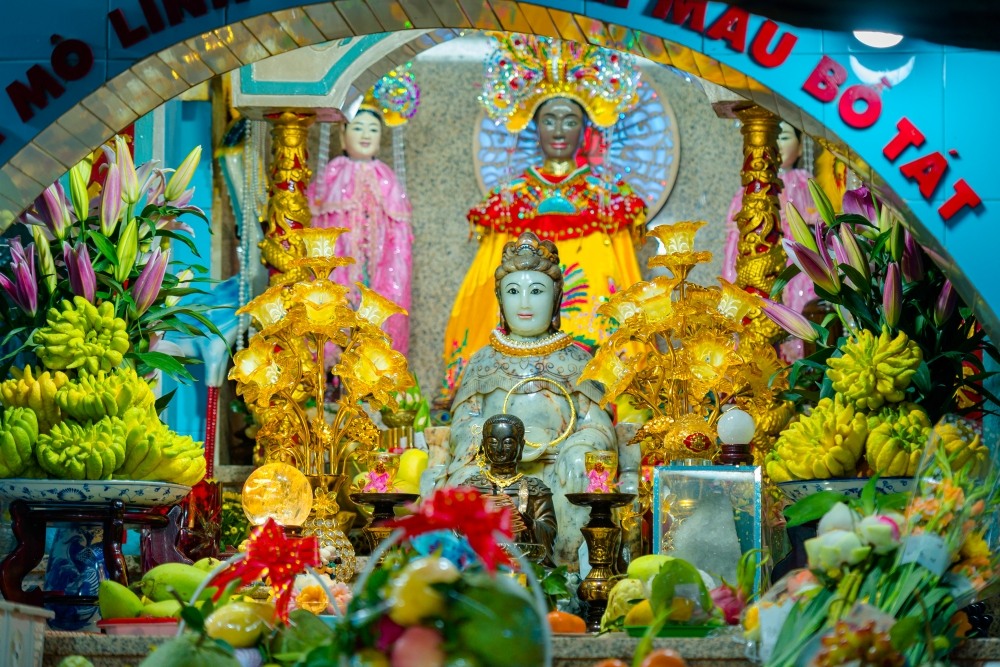 Ban thờ Linh Sơn Thánh Mẫu