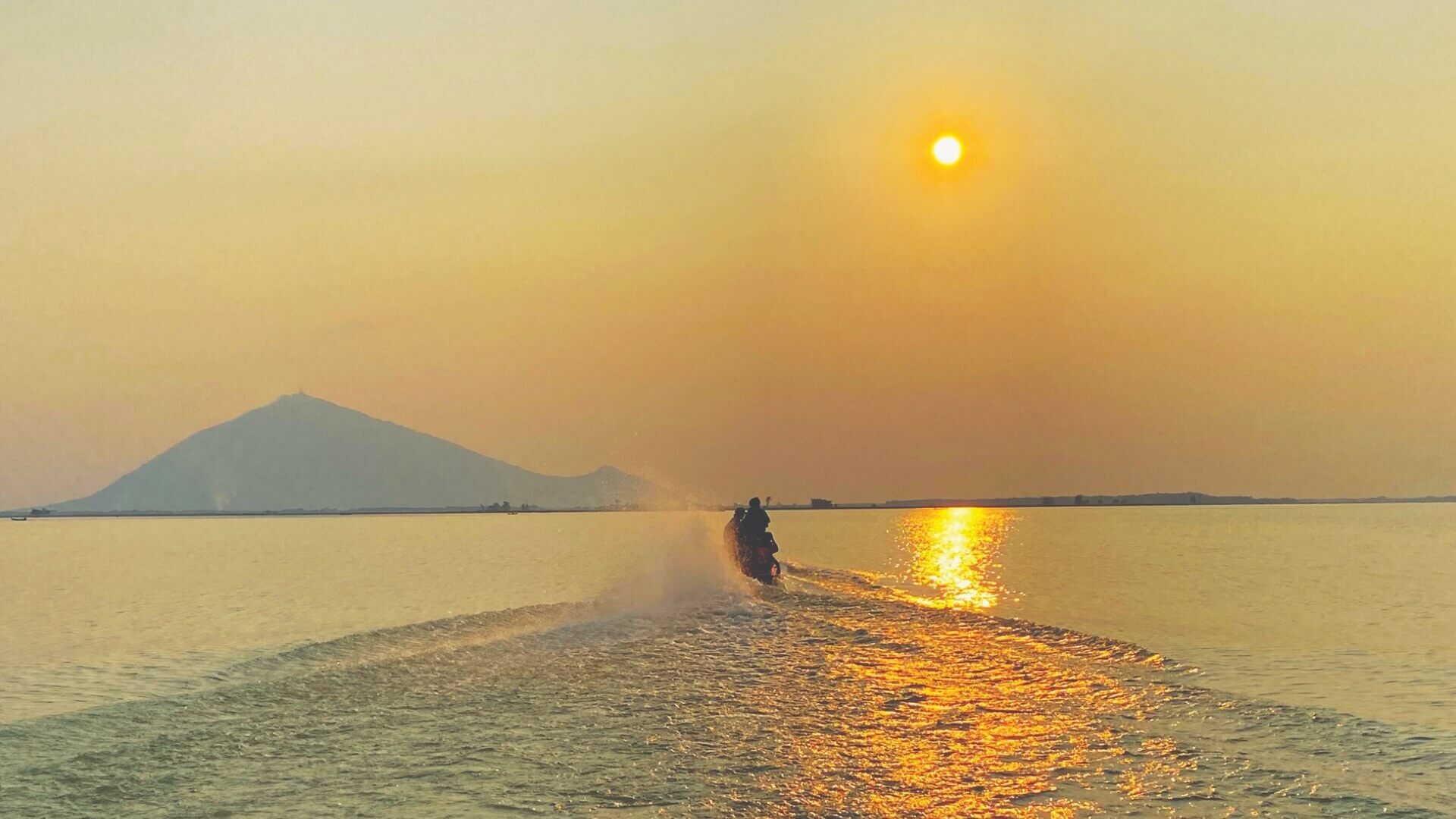 Bình minh trên đảo suối Nhím