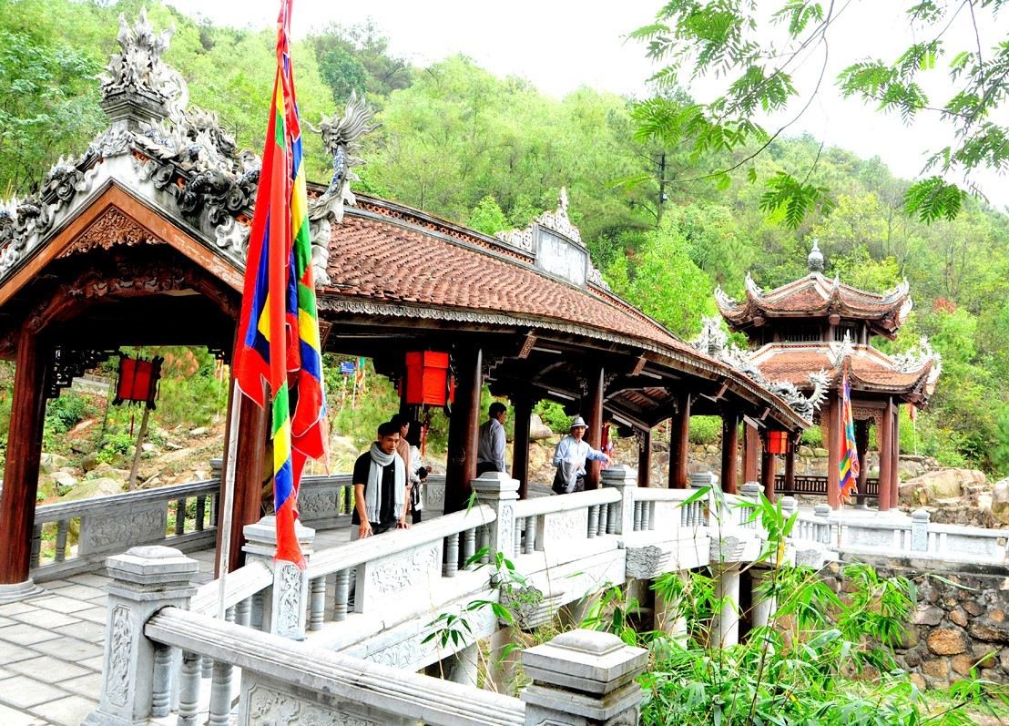 Cầu Thấu Ngọc Thanh Hư động