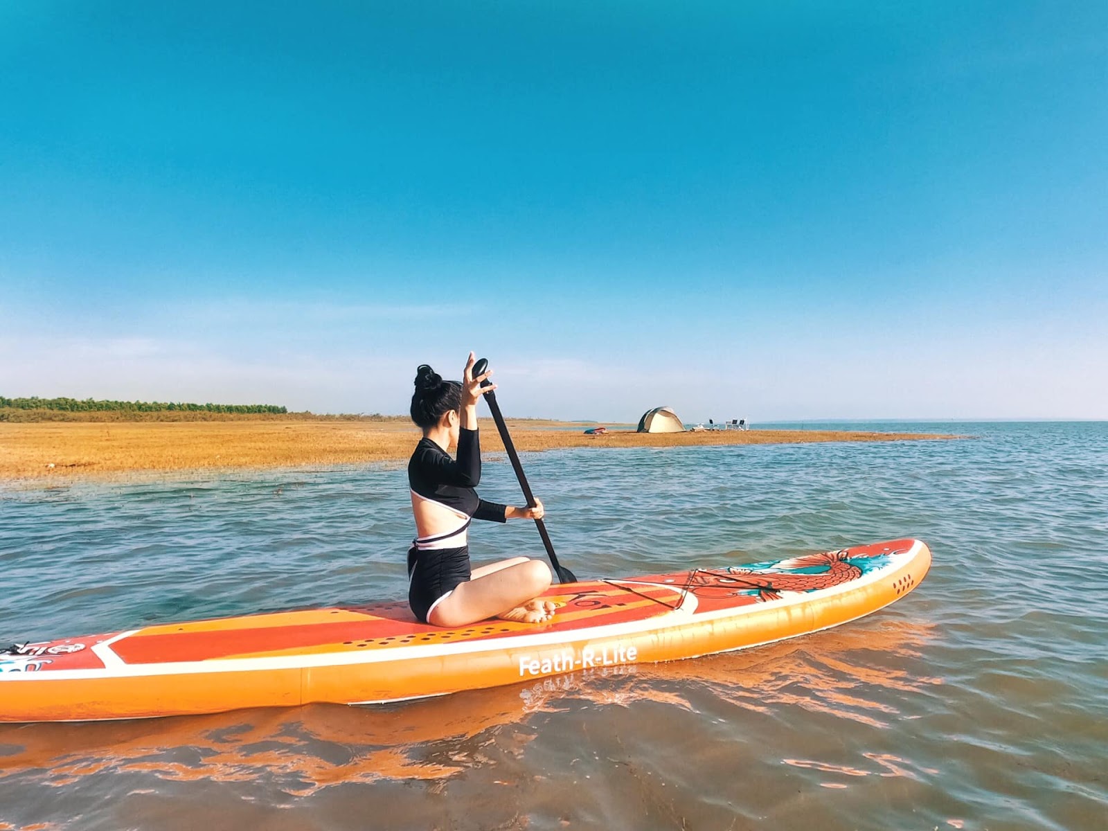 Chèo sup hồ Dầu Tiếng