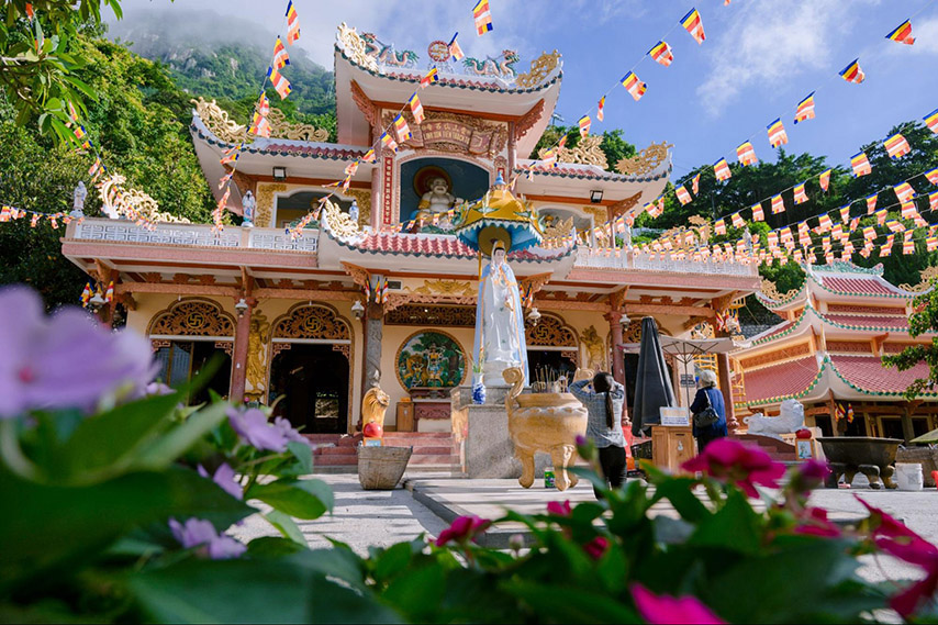 Chiêm bái chùa Bà Đen Tây Ninh