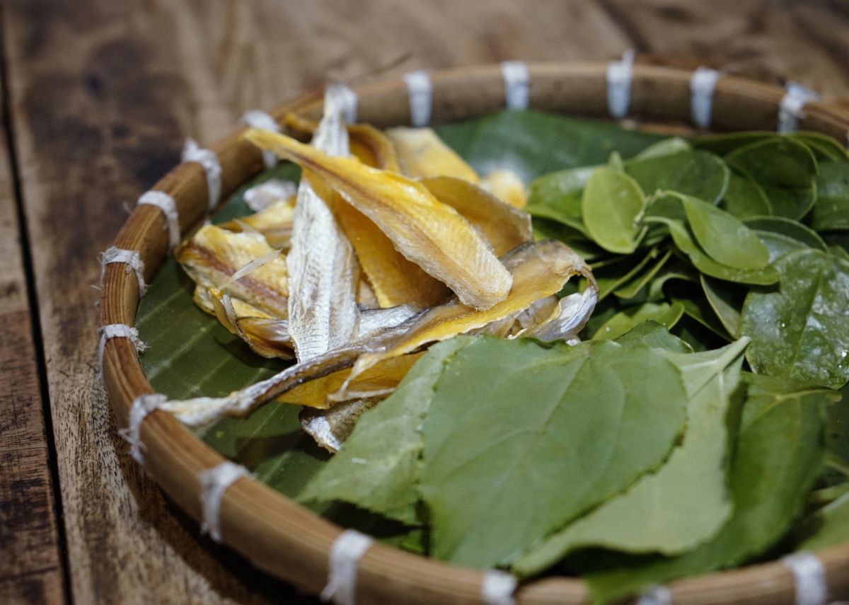Gỏi lá kìm, khô cá lẹp sơ Cần Giờ
